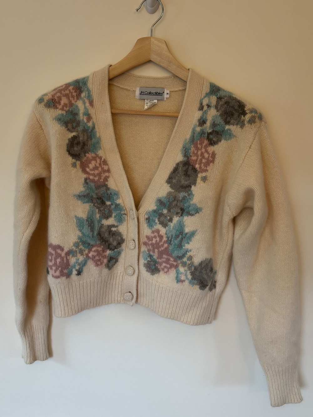Vintage Cream Floral V-Neck Button Cardigan